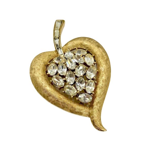 Vintage Signed TRIFARI Leaf Heart Pin Brooch Textured Gold Tone Clear Stones - Picture 1 of 6